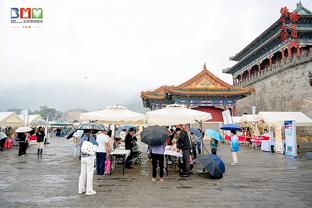 翡翠台晚间新闻报道梅西香港行，感觉主持人都有点气愤？更何况是球迷呢